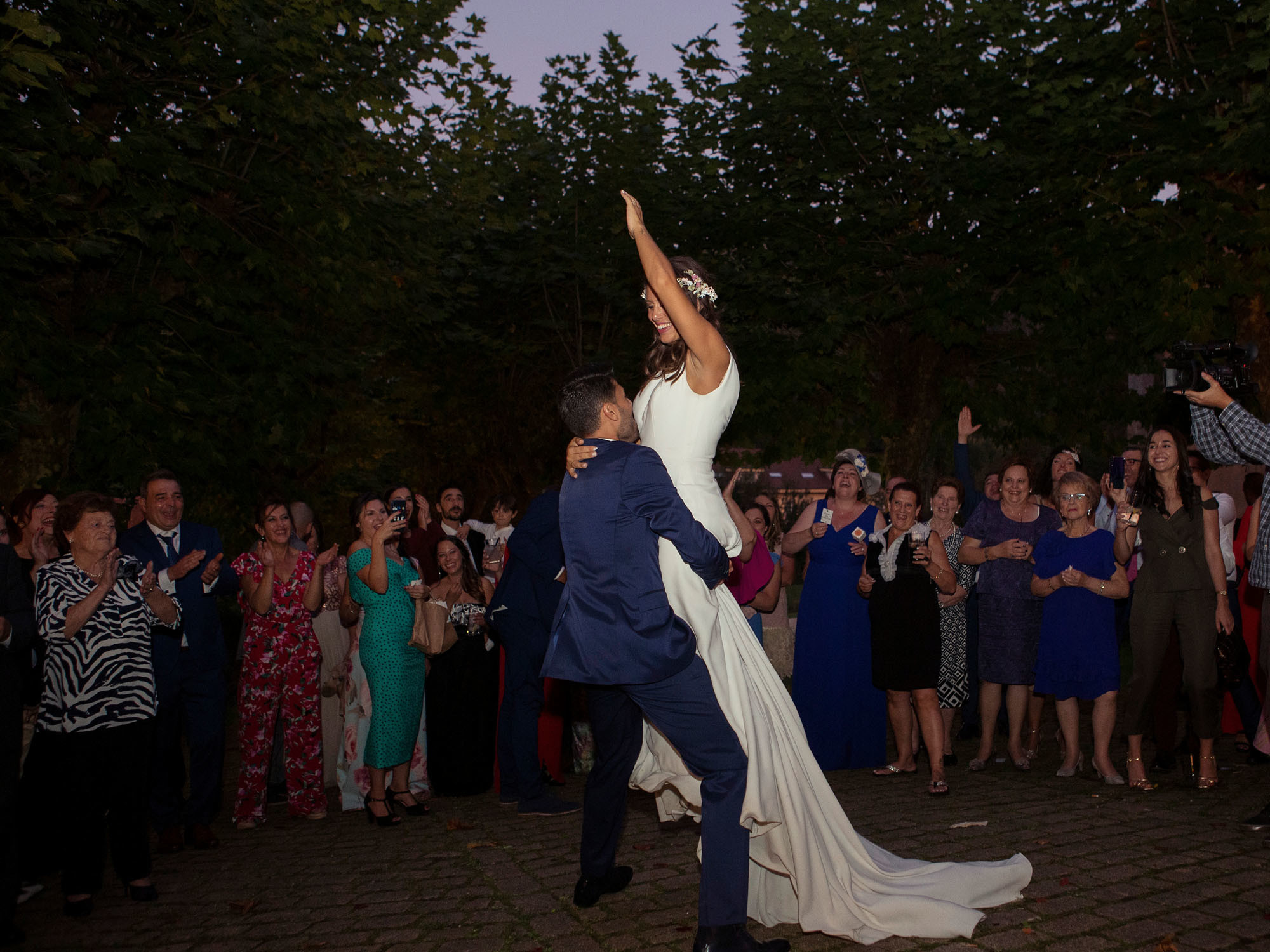 2019_Boda_YyA_CALIQ_Co_1341creamhighlights